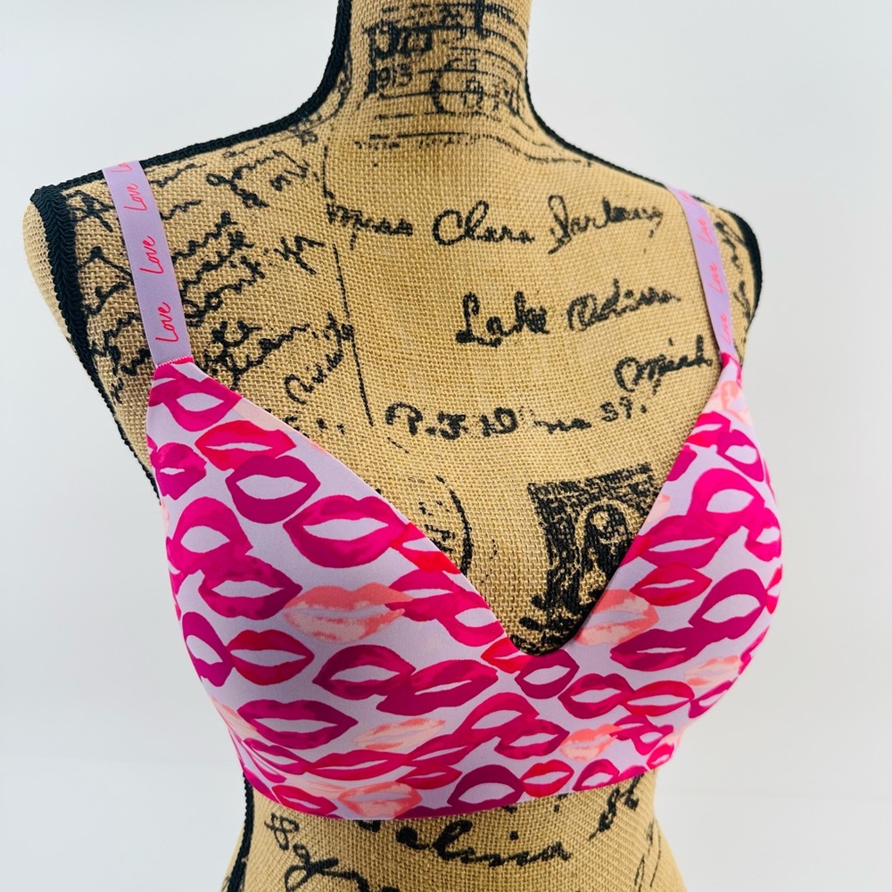 Victoria's Secret Lightly Lined Perfect Coverage T-shirt Bra NWOT 36D LIP KISS